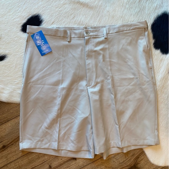 Haggar Cool 18® Pro performance khaki Shorts - Picture 1 of 12